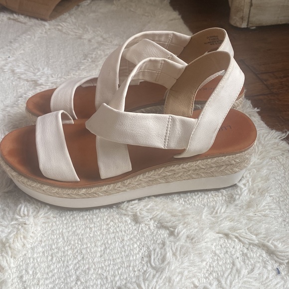 Cream platforms - Picture 3 of 5